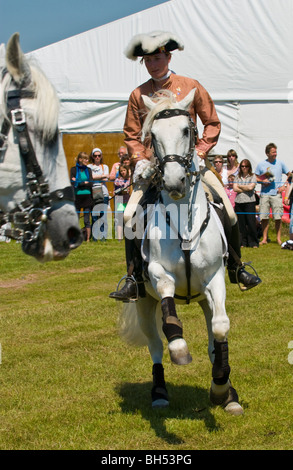 L'équipe de dressage classique Pen Llyn donner un affichage de l'équitation au Hay Festival 2009. Banque D'Images