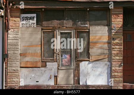 Ancien magasin abandonné face à louer Banque D'Images