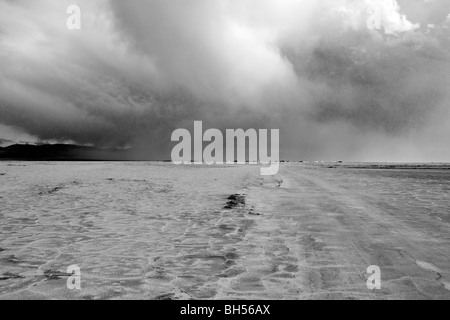 Orage, Salinas Grande, la Route 52, Province de Jujuy, Argentine Banque D'Images