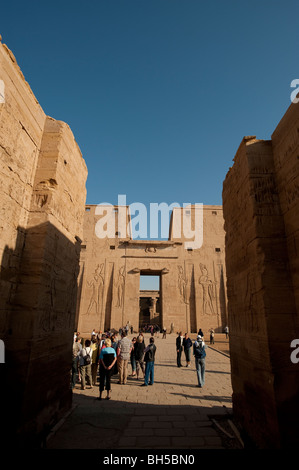 Temple d'Horus à Edfou, Egypte, Afrique du Sud Banque D'Images