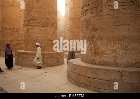 Salle hypostyle du Temple de Karnak, à Louxor, Égypte, Afrique Banque D'Images