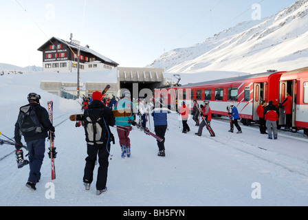 Matterhorn-Gotthard-Bahn au Oberalppass, Alpes Suisses Banque D'Images