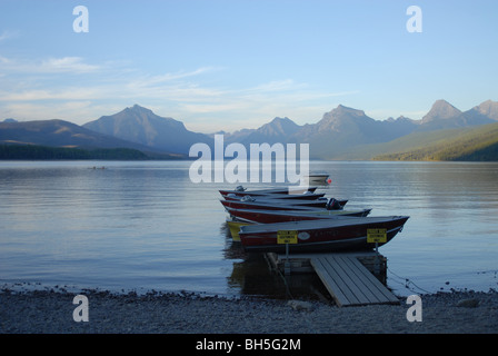 Location de barques sur le lac McDonald dans le parc national des Glaciers Banque D'Images
