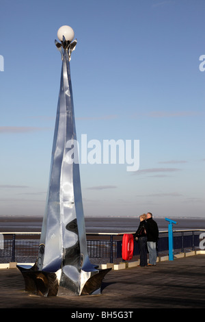 Sculpture sur pier head de la jetée de Southport la deuxième plus longue au Royaume-Uni southport merseyside sefton uk Banque D'Images