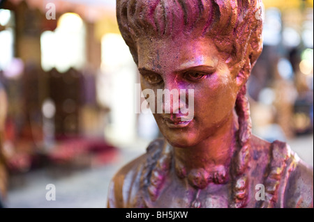 Une sculpture en bronze et d'un buste Banque D'Images