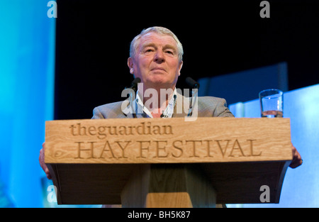 Homme politique et diplomate international britannique Paddy Ashdown, donnant à la Joseph Rotblat Conférence au Hay Festival 2009. Banque D'Images