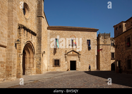 Iglesia Concatedral de Santa María Diputación centro histórico monumental Cáceres Estrémadure España Concatedral espagne Église Banque D'Images