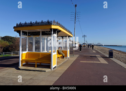 Logement, promenade front de mer de Southsea, Portsmouth, Hampshire, England, UK. Banque D'Images