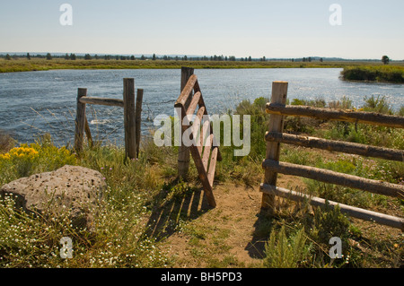 L'accès à la Henry's Fork de la Snake River, au-dessous du pont Osborn Banque D'Images