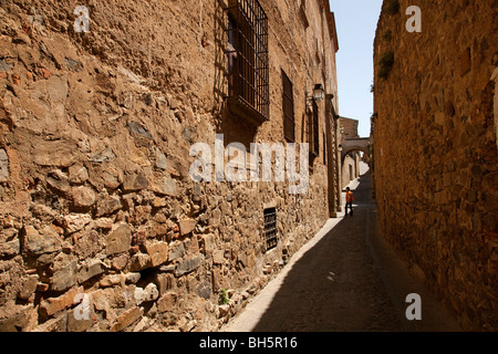 Calle centro histórico monumental de Cáceres Estrémadure España Street centre historique de Caceres Estrémadure Espagne Banque D'Images