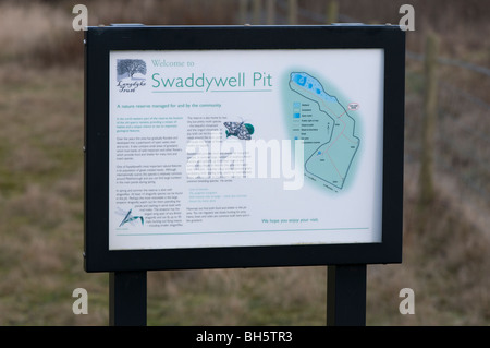 Panneau d'information signe en Swaddywell Helpston à ciel ouvert près de la réserve naturelle et à Peterborough Banque D'Images