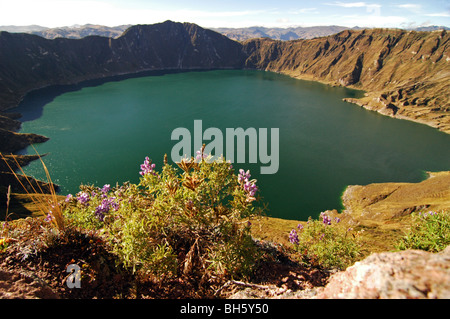 Quilotoa, Equateur, Aperçu de volcan Quilotoa, le volcan le plus à l'Ouest dans les Andes équatoriennes, et son livre vert rempli d'eau thr Banque D'Images