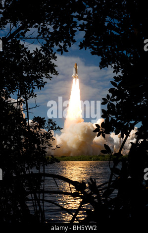 La navette spatiale Atlantis décollera à partir de sa plateforme de lancement au Centre spatial Kennedy, en Floride. Banque D'Images