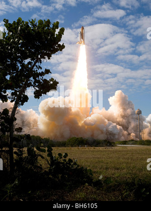 La navette spatiale Atlantis décollera à partir de sa plateforme de lancement au Centre spatial Kennedy, en Floride. Banque D'Images