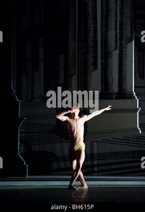 Birmingham Royal Ballet. Sauts quantiques. En poudre. Banque D'Images