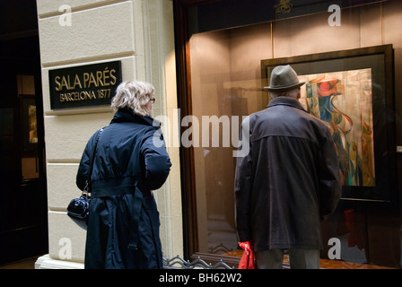 Sala Parés fenêtre Galerie d'art boutique. La rue Petritxol, Quartier Gothique. Barcelone. L'Espagne. Banque D'Images