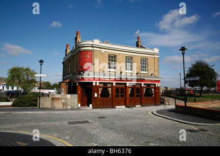 L'Ange pub sur Bermondsey mur à l'Est, London Bridge, London, UK Banque D'Images