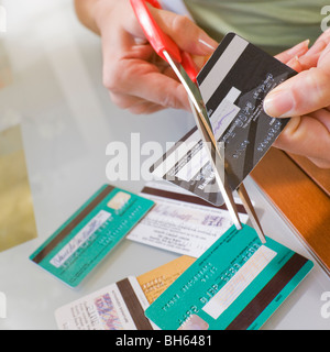 Cartes de crédit coupe femme Banque D'Images