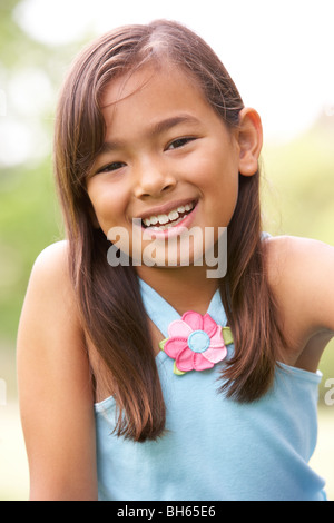 Portrait of Young Girl in Park Banque D'Images