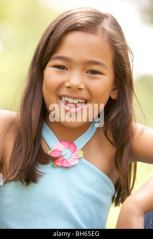 Portrait of Young Girl in Park Banque D'Images