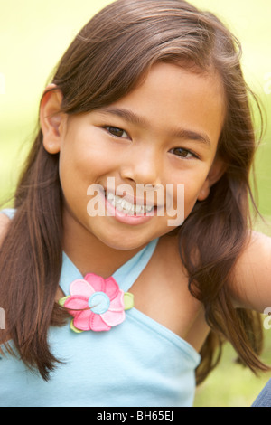 Portrait of Young Girl in Park Banque D'Images