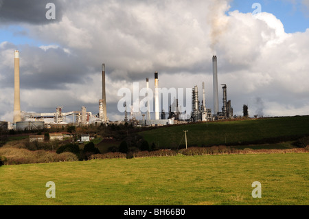 Chevron Oil Refinery Rhoscrowther Pembrokeshire Wales Cymru Milford Haven UK GO Banque D'Images