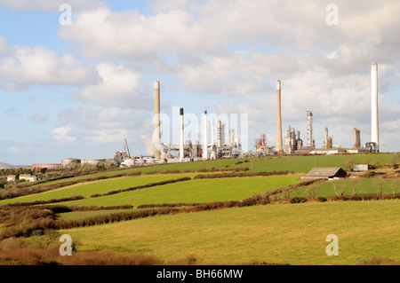 Chevron Oil Refinery Rhoscrowther Pembrokeshire Wales Cymru Milford Haven UK GO Banque D'Images