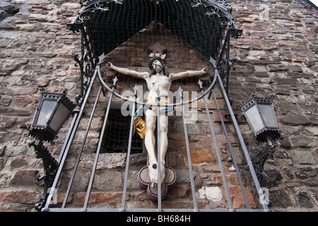 Un Crucifix au mur de l'hôtel de ville à Aix-la-Chapelle, Allemagne Banque D'Images