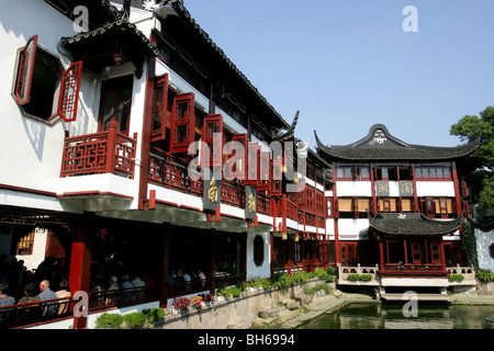 Le Jardin Yuyuan est un célèbre jardin classique situé dans Anren Jie dans la ville de Shanghai. Banque D'Images