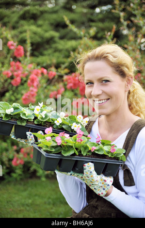 Jeune femme - jardinage Banque D'Images