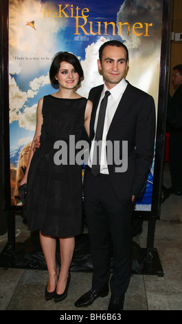 CRESSIDA TREW & KHALID ABDALLA The Kite Runner LOS ANGELES PREMIERE HOLLYWOOD LOS ANGELES USA 04 décembre 2007 Banque D'Images