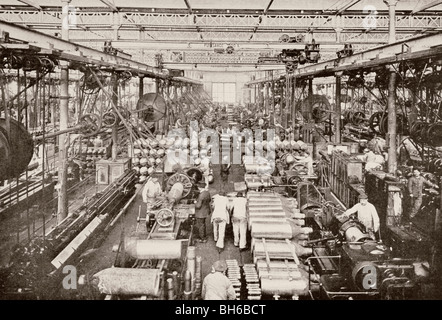 Fabrique de munitions dans le Creusot, en France la production d'obus de gros calibre pendant la Première Guerre mondiale. Banque D'Images