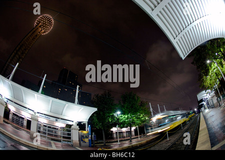 DART Rail System, voir Fisheye, centre-ville de Dallas, Dallas, Texas, USA Banque D'Images