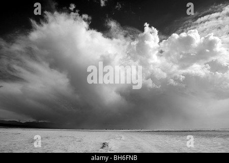 Orage, Salinas Grande, la Route 52, Province de Jujuy, Argentine Banque D'Images