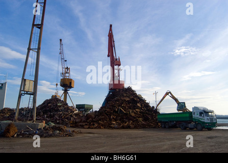 La ferraille recyclage sur les docks à Bilbao, Espagne Banque D'Images