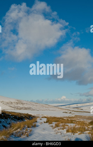 dh Naversdale ORPHIR ORKNEY Snowy couvert de neige de landes bloqué route piste de collines d'hiver Banque D'Images