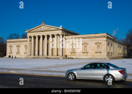 En dehors du musée Mercedes Benz Glyptothèque de Munich Bavaria Allemagne Europe Banque D'Images