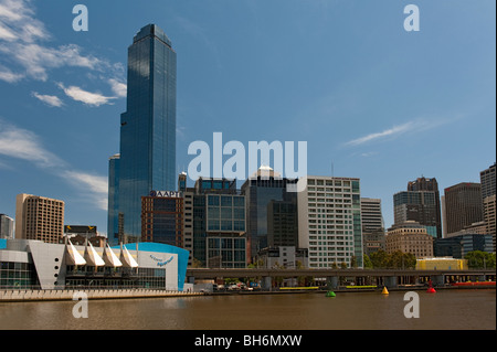 Rialto Towers et Aquarium de Melbourne de Yarra Prom, Melbourne, Australie Banque D'Images