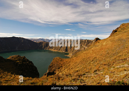 Quilotoa, Equateur, Aperçu de volcan Quilotoa, le volcan le plus à l'Ouest dans les Andes équatoriennes, et son livre vert rempli d'eau thr Banque D'Images