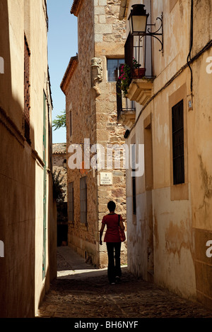 Calle centro histórico monumental de Cáceres Estrémadure España Street centre historique de Caceres Estrémadure Espagne Banque D'Images