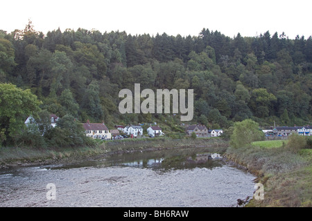 Le village de Tintern dans la vallée de la Wye près de Chepstow, Monmouthshire Banque D'Images