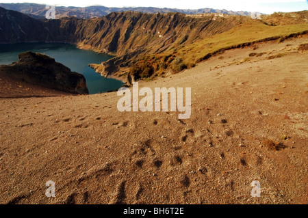 Quilotoa, Equateur, Aperçu de volcan volcan Quilotoa, dans les Andes équatoriennes, et son plateau rempli d'eau trois km Caldera Banque D'Images