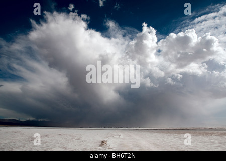 Orage, Salinas Grande, la Route 52, Province de Jujuy, Argentine Banque D'Images