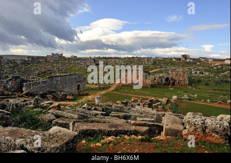 Surplombant les ruines dans la ville morte d'Oldziyt Uul,Syrie Banque D'Images