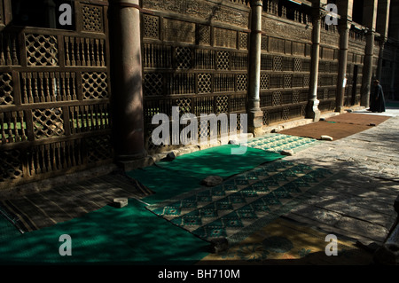 La mosquée El Azhar (le plus blooming), qui offre certaines des meilleures vues sur le vieux Caire de son minaret. Banque D'Images