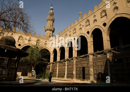 La mosquée El Azhar (le plus blooming), qui offre certaines des meilleures vues sur le vieux Caire de son minaret. Banque D'Images