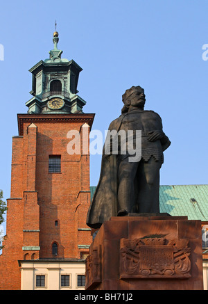 Monument au roi Boleslas Chrobry par Gniezno, Pologne Cathédrale Banque D'Images