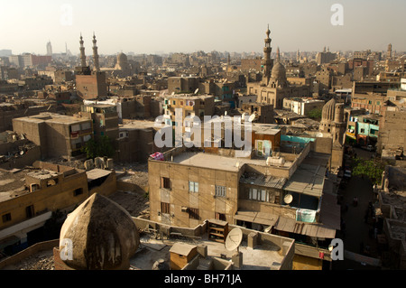 La mosquée El Azhar (le plus blooming), qui offre certaines des meilleures vues sur le vieux Caire de son minaret. Banque D'Images