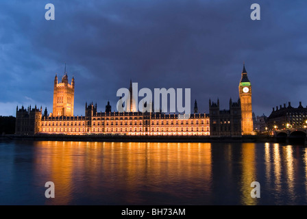 Chambres du Parlement et Big Ben de nuit Banque D'Images