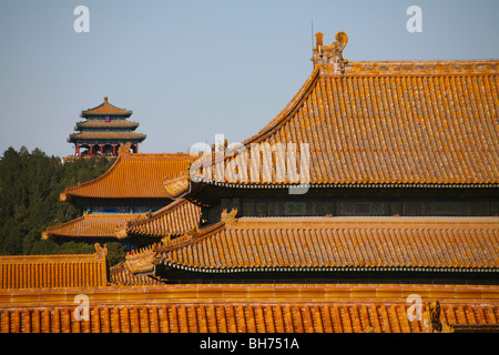 Toits de la Cité interdite à l'égard Prospect Hill (Parc Jingshan) Banque D'Images